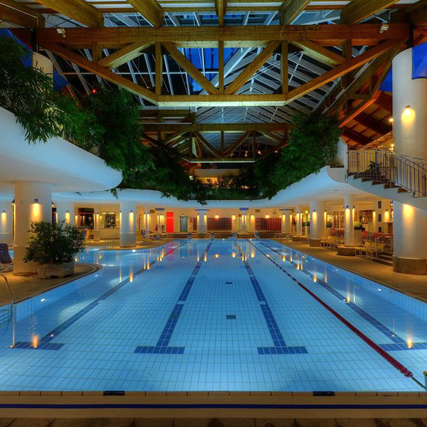 Hallenbäder & Thermen