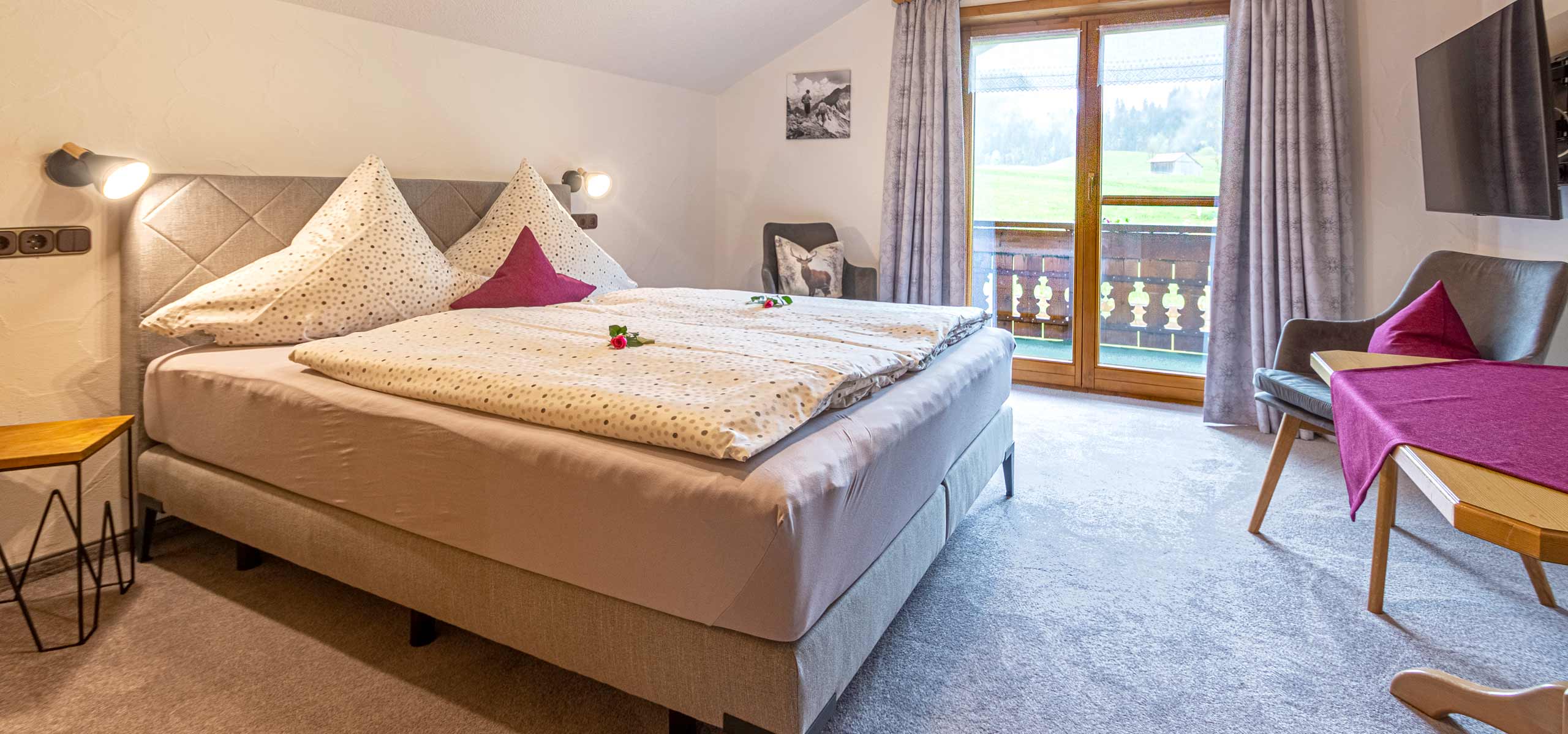 Schlafzimmer mit Boxspringbett