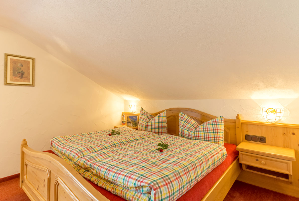Schlafzimmer mit Doppelbett | Fewo Weiherkopf