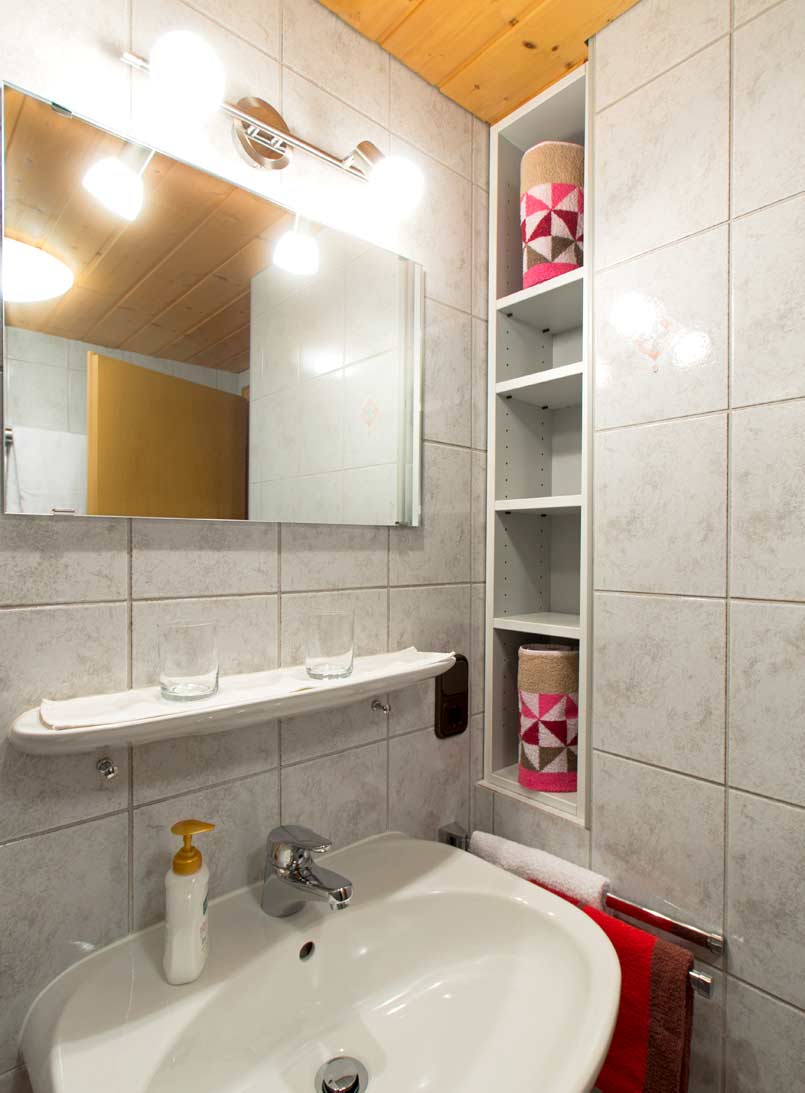 Helles Badezimmer